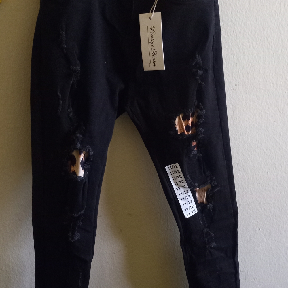 Trendy Black Distressed Jeans